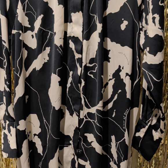 Elegant Black and White Women's Dress - Picture 9 of 15